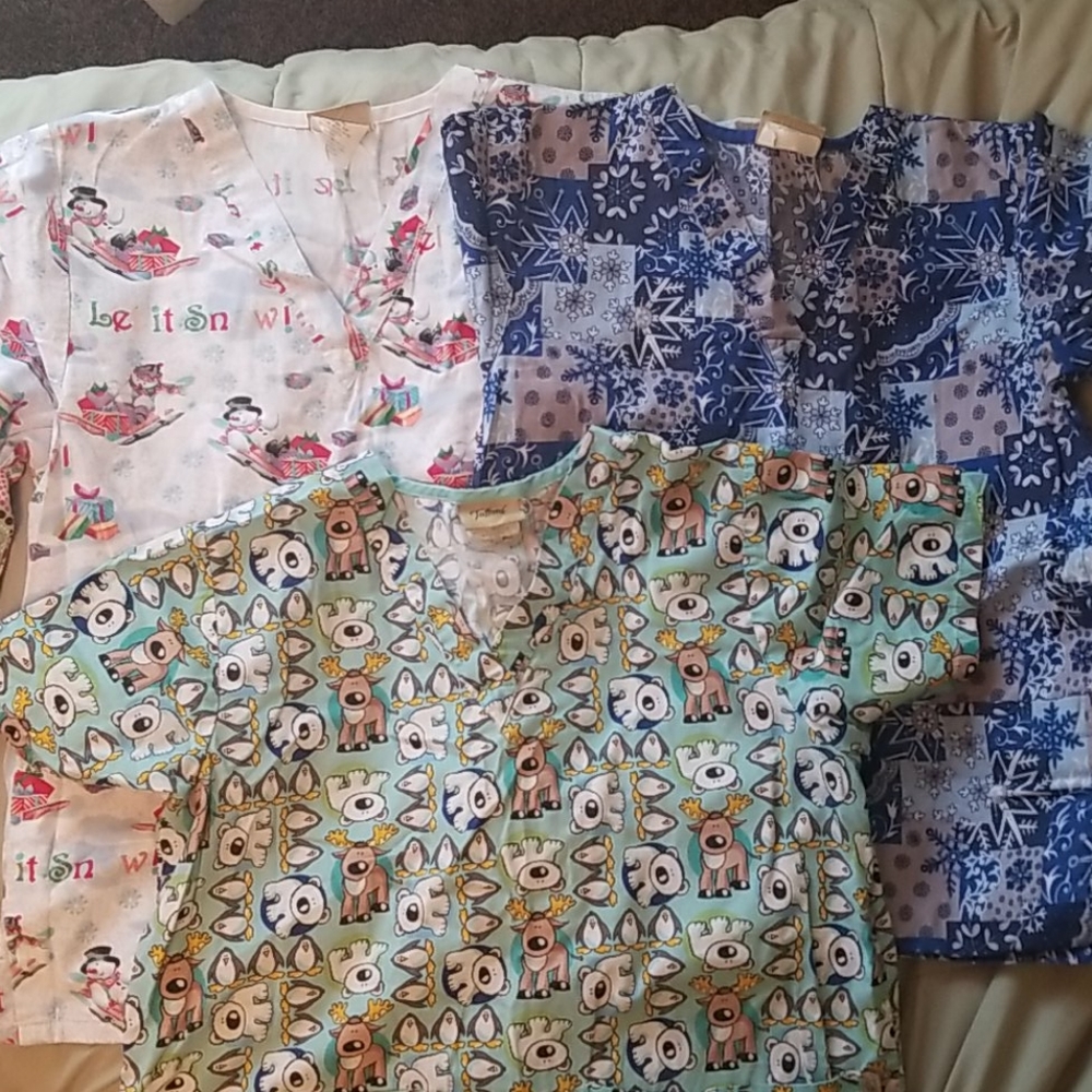 Set of 3 scrub tops